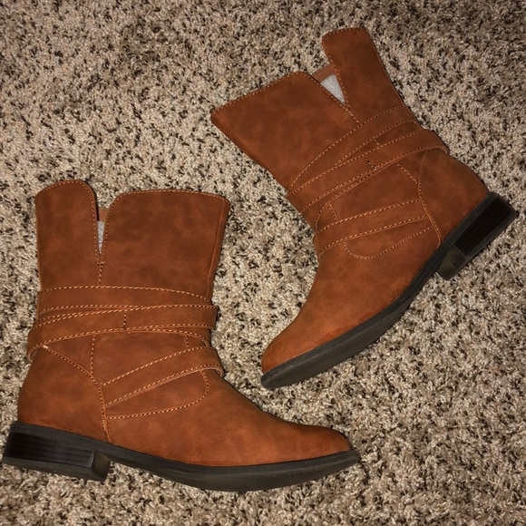 TAN BOOTS - Picture 5 of 8